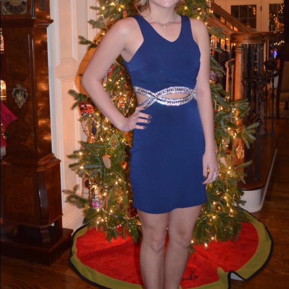 Worn once!! Size 2 and looks brand new.
